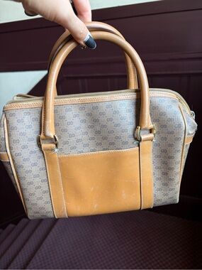 Vintage Authentic Top-Handle Gucci Tote in Tan and Beige